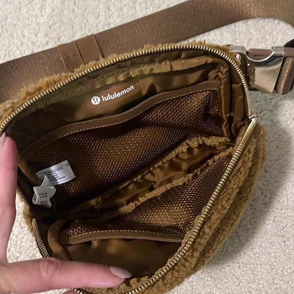 Lululemon belt bag - Picture 2 of 3